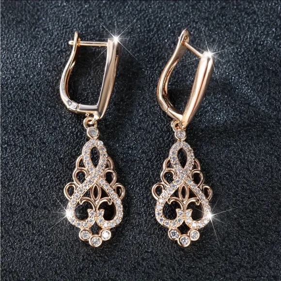 Vintage palace style drop earrings. Covered with Zircon stones 1.6“ x .4”. NIP - Picture 4 of 7